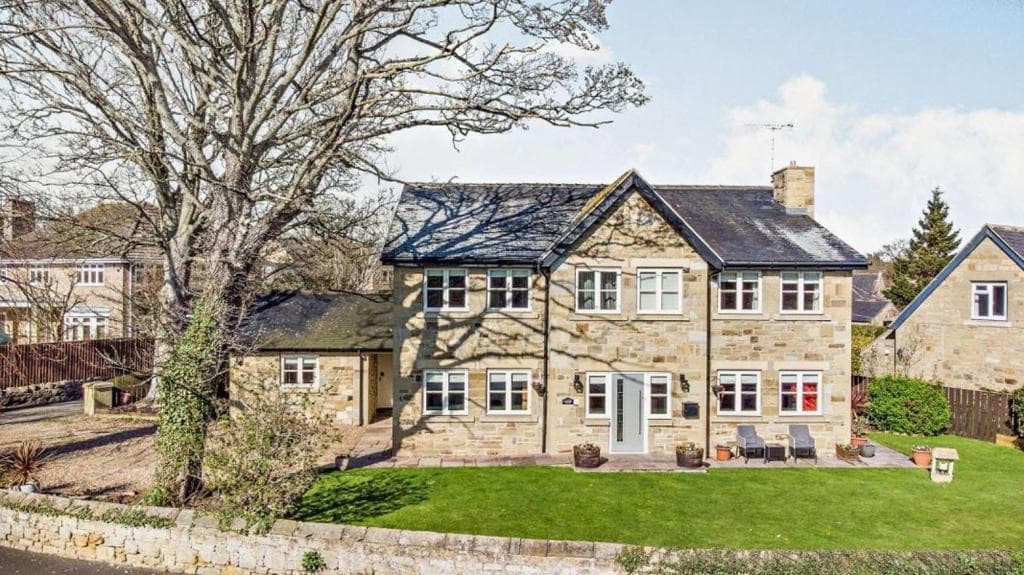 Alnside Lodge and its front garden